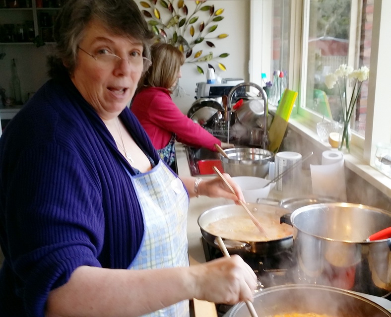 multi-dextrous Susan stirring two pans at once